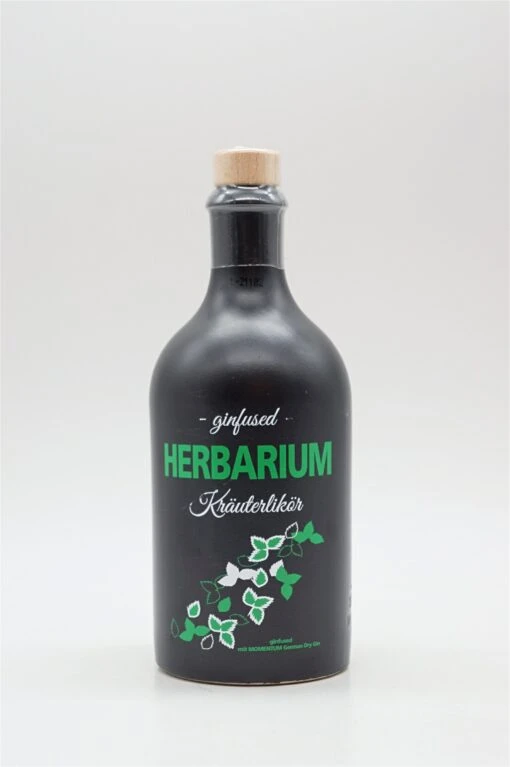 Ginfused Kräuterlikör